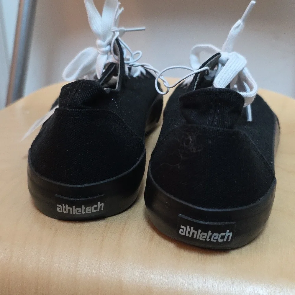 Athletech‎ Black Sneakers Minimalist Design Low-Top W White Shoelaces Mens 8 NWT